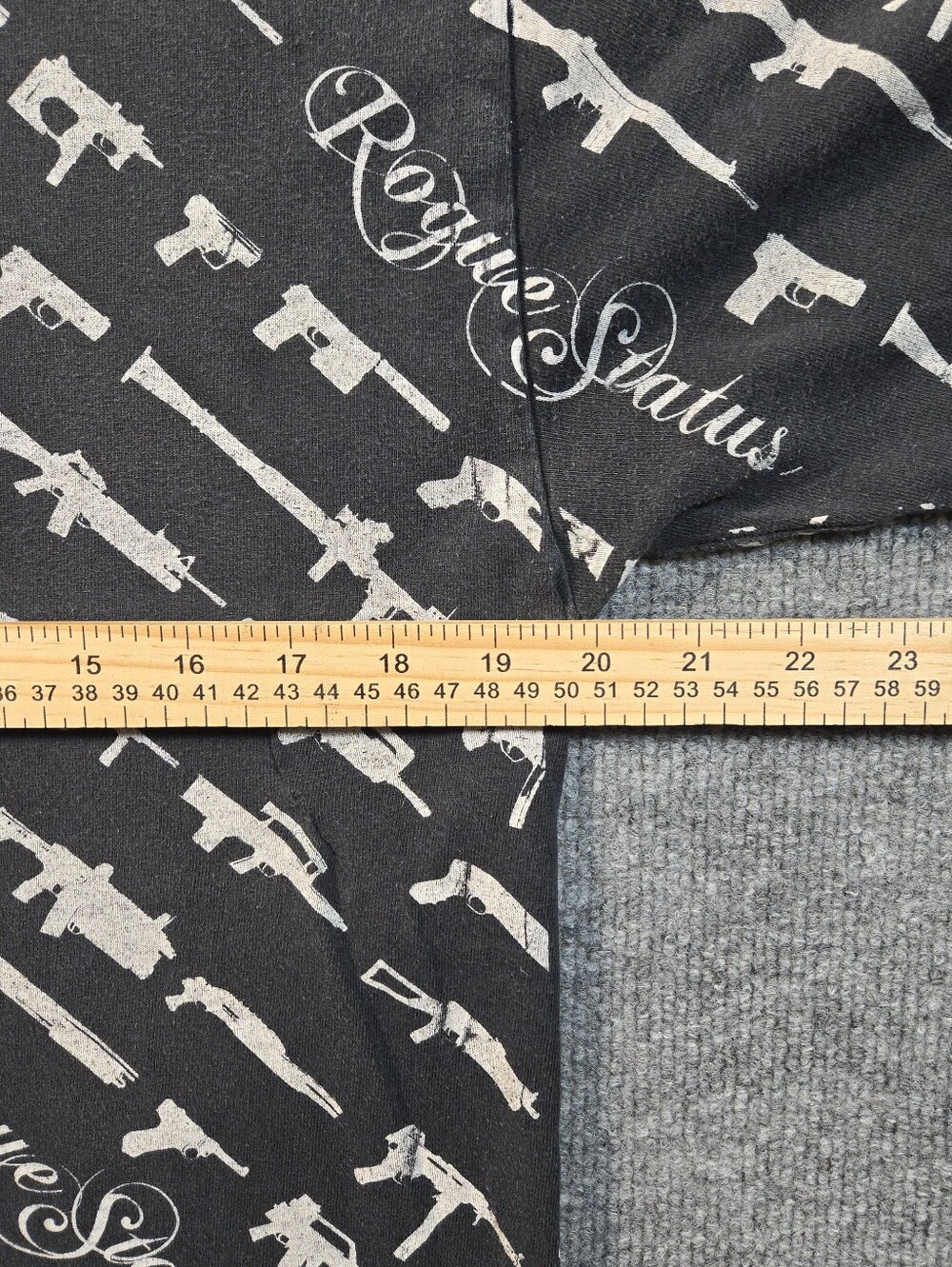 Rogue Status All Over Gun Print T-Shirt Black Men's Medium Vintage Streetwear - Picture 9 of 10